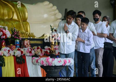 Bogor, West Java, Indonesia. 4th June, 2023. Buddhist devotees pour holy water over a baby Prince Siddhartha Gautama statue at the Buddha Dharma & 8 Pho Sat temple, in Bogor, West Java, Indonesia on June 4, 2023, as Buddha devotees celebrate Vesak day. Buddhists in Indonesia celebrated Vesak Day on Sunday to honour the birth, enlightenment, and death of Buddha more than 2,000 years ago. (Credit Image: © Adriana Adie/ZUMA Press Wire) EDITORIAL USAGE ONLY! Not for Commercial USAGE! Stock Photo