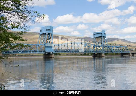 Interstate Highway Bridge carrying US 12 over the Snake River between Clarkston Washington and Lewiston Idaho Stock Photo