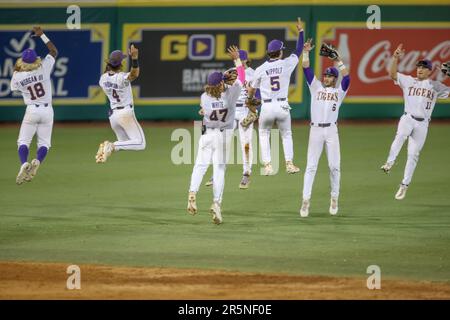 Baton Rouge, LA, USA. 4th June, 2023. The LSU baseball team celebrates getting the win after NCAA Baseball Regional action between the Oregon State Beavers and the LSU Tigers at Alex Box Stadium, Skip Bertman Field in Baton Rouge, LA. Jonathan Mailhes/CSM/Alamy Live News Stock Photo