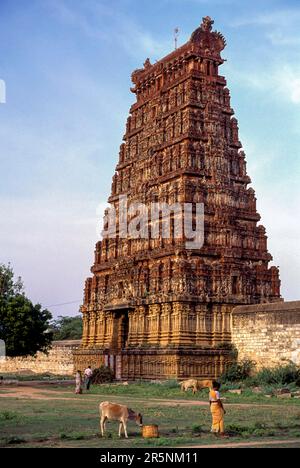 Dravidan style of temple Gopuram tower at Uthirakosamangai near Ramanathapuram, Tamil Nadu, South India, India, Asia Stock Photo