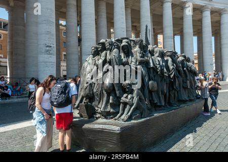 timothy paul schmalz,  Canadian sculptor, Vatican sculpture dedicated to migrants Stock Photo