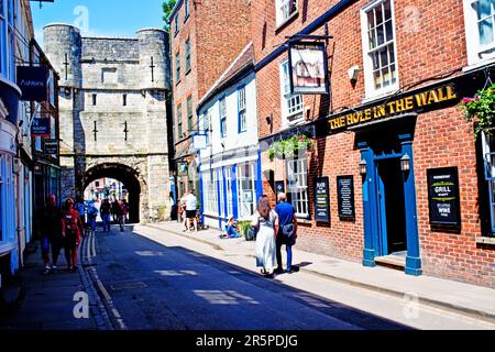 The Hole in the Wall pub looking towards Bootham Bar, High Petergate, York, Yorkshire, England Stock Photo