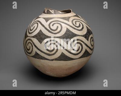 Storage Jar with Horizontal Bands of Interlocking Scrolls Date: A.D. 875/1130 Artist: Ancestral Pueblo (Anasazi), Black Mesa Black-on-white Kayenta ar Stock Photo