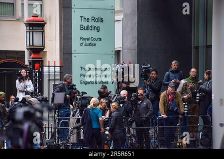 London, England, UK. 5th June, 2023. Members of the media wait outside the High Court, Rolls Building. Several high-profile people, including Prince Harry, have taken legal action against Mirror Group Newspapers over alleged unlawful information gathering, including phone hacking. (Credit Image: © Vuk Valcic/ZUMA Press Wire) EDITORIAL USAGE ONLY! Not for Commercial USAGE! Credit: ZUMA Press, Inc./Alamy Live News Stock Photo