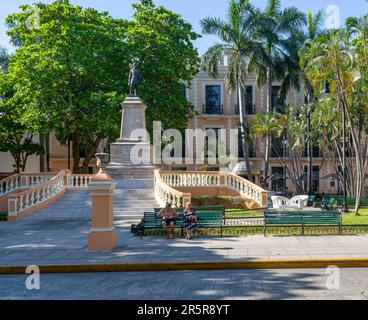 Statue of General Manuel Cepeda Peraza, Parque Hidalgo, Merida, Yucatan State, Mexico Stock Photo