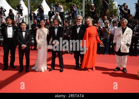 May 25, 2023, CANNES, France: CANNES, FRANCE - MAY 25: (L-R) Aoi Yamada, Min Tanaka, Donata Wenders, Director Koji Yakusho, Director Wim Wenders, Arisa Nakano, Producer Koji Yanai and guest attend the ''Perfect Days'' red carpet during the 76th annual Cannes film festival at Palais des Festivals on May 25, 2023 in Cannes, France. (Credit Image: © Frederick Injimbert/ZUMA Press Wire) EDITORIAL USAGE ONLY! Not for Commercial USAGE! Stock Photo