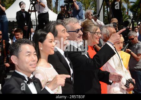 May 25, 2023, CANNES, France: CANNES, FRANCE - MAY 25: (L-R) Aoi Yamada, Min Tanaka, Donata Wenders, Director Koji Yakusho, Director Wim Wenders, Arisa Nakano, Producer Koji Yanai and guest attend the ''Perfect Days'' red carpet during the 76th annual Cannes film festival at Palais des Festivals on May 25, 2023 in Cannes, France. (Credit Image: © Frederick Injimbert/ZUMA Press Wire) EDITORIAL USAGE ONLY! Not for Commercial USAGE! Stock Photo