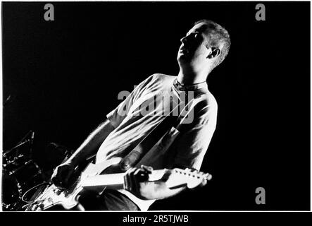 BOB MOULD, SUGAR, COPPER BLUE TOUR, 1992: Bob Mould from legendary grunge band Sugar on their Copper Blue Tour at Cardiff University on 17 December 1992. Photograph: Rob Watkins.  INFO: Sugar, an American alternative rock band formed in 1992 in Athens, Georgia, by Bob Mould, gained acclaim for their blend of punk energy and melodic hooks. Hits like 'If I Can't Change Your Mind' and 'Helpless' cemented their status as '90s indie rock icons. Stock Photo