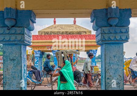 03-oct-2005 Shahi Bridge or Munim Khan's Bridge or Akbari Bridge Afghan architecture on Gomti River Jaunpur Uttar Pradesh INDIA.Asia. Stock Photo