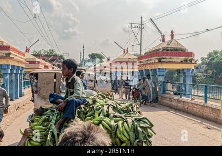 03-oct-2005 Shahi Bridge or Munim Khan's Bridge or Akbari Bridge Afghan architecture on Gomti River Jaunpur Uttar Pradesh INDIA.Asia. Stock Photo