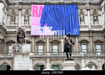 London, UK. 05th June, 2023. London, UK. Sir Joshua Reynolds Statue. Burlington House. Press view for the Royal Academy of Arts Summer Exhibition, Piccadilly. The British painter David Remfry RA takes the reins as exhibition co-ordinator. The Summer Exhibition explores the theme Only Connect, taken from the famous quote in E.M Forster's 'Howards End.' Credit: michael melia/Alamy Live News Credit: michael melia/Alamy Live News Stock Photo