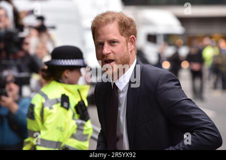 London, England, UK. 6th June, 2023. Prince HARRY, Duke of Sussex, arrives at the Rolls Building of the High Court in London, to testify against Mirror Group Newspapers, in phone-hacking case. (Credit Image: © Thomas Krych/ZUMA Press Wire) EDITORIAL USAGE ONLY! Not for Commercial USAGE! Credit: ZUMA Press, Inc./Alamy Live News Stock Photo