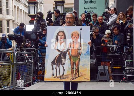 London, UK. 6th June 2023. Political artist Kaya Mar stands with his artwork depicting Meghan Markle and Prince Harry ahead of the arrival of Prince Harry at High Court, Rolls Building. Several high-profile people, including Prince Harry, have taken legal action against Mirror Group Newspapers over alleged unlawful information gathering, including phone hacking. Credit: Vuk Valcic/Alamy Live News Stock Photo