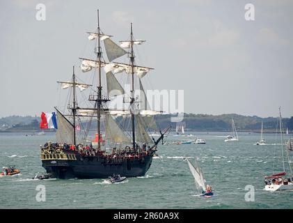 Étoile du Roy: three-masted square-rigged ship, in front of Port-Navalo, during Week of the Gulf (Morbihan, Brittany, France). Stock Photo