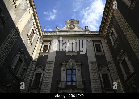 Scenic exterior view of the Sicilian Baroque style Porta Uzeda the gate that connects Piazza Duomo to Via Dusmet in Catania Sicily, Italy. Stock Photo