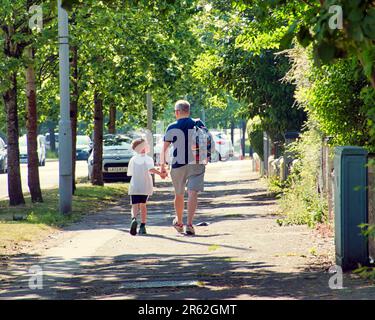 Glasgow, Scotland, UK 6th June, 2023. UK Weather: Sunny day saw locals and tourists enjoy the west end.  Credit Gerard Ferry/Alamy Live News Stock Photo