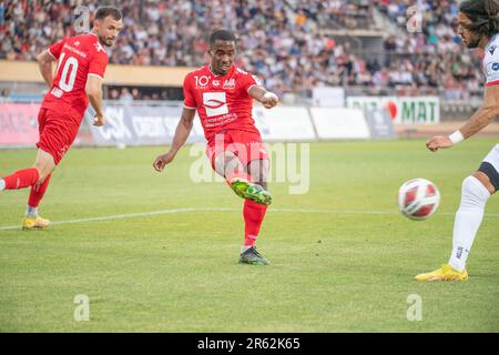 Lausanne, Vaud, Switzerland. 6th June, 2023. Edmond Akichi of FC Stade Lausanne-Ouchy (24) is a shoot during Swiss Super League play-off, round 2 between FC Stade Lausanne-Ouchy and FC Sion. Swiss Super League play-off, round 2 took place at the Pontaise olympic stadium in Lausanne in the olympic capital. (Credit Image: © Eric Dubost/ZUMA Press Wire) EDITORIAL USAGE ONLY! Not for Commercial USAGE! Stock Photo