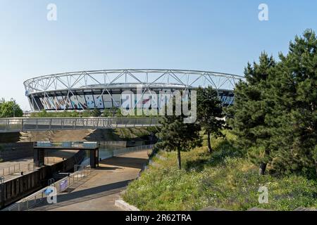 The Queen Elizabeth Olympic Park on a sunny day with the West Hams London Stadium in the distance. London - 4th June 2023 Stock Photo