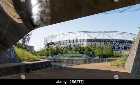 The Queen Elizabeth Olympic Park on a sunny day with the West Hams London Stadium in the distance. London - 4th June 2023 Stock Photo