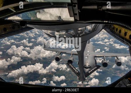 A KC-135 Stratotanker assigned to the 121st Air Refueling Wing, Ohio National Guard, refuels a C-17 Globemaster III from the 911th Airlift Wing, Air Force Reserve Command, in the skies over Tennessee June 1, 2023. The units train together regularly to ensure they can deliver AMC's Rapid Global Mobility capabilities, which are relied upon by our nation's leadership. (U.S. Air National Guard photo by Ralph Branson) Stock Photo