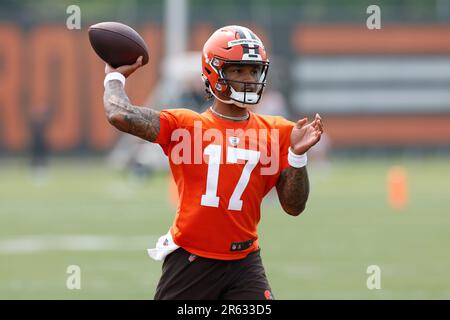 Cleveland Browns rookie Dorian Thompson-Robinson (17) calls a play during  the NFL football team's rookie minicamp in Berea, Ohio, Friday, May 12,  2023. (AP Photo/Phil Long Stock Photo - Alamy