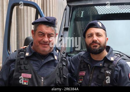 Policeman with body armour and a radio outside Downing Street London ...