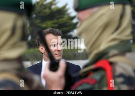 Le président de la république, Emmanuel Macron assiste à une cérémonie en hommage aux 177 membres français du Commando Kieffer lors de la cérémonie de tradition en mémoire du débarquement des commandos marine français à Colleville-Montgomery, France, le 6 juin 2023. French President Emmanuel Macron during a ceremony in tribute to the 177 French members of the 'Commando Kieffer' Fusiliers Marins commando unit who took part in the Normandy landings, as part of the 79th anniversary of the World War II 'D-Day' Normandy landings, in Colleville-Montgomery, Normandy, France, on June 6, 2023. Photo by Stock Photo