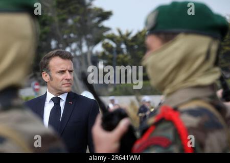 Le président de la république, Emmanuel Macron assiste à une cérémonie en hommage aux 177 membres français du Commando Kieffer lors de la cérémonie de tradition en mémoire du débarquement des commandos marine français à Colleville-Montgomery, France, le 6 juin 2023. French President Emmanuel Macron during a ceremony in tribute to the 177 French members of the 'Commando Kieffer' Fusiliers Marins commando unit who took part in the Normandy landings, as part of the 79th anniversary of the World War II 'D-Day' Normandy landings, in Colleville-Montgomery, Normandy, France, on June 6, 2023. Photo by Stock Photo