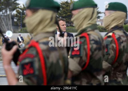 Le président de la république, Emmanuel Macron assiste à une cérémonie en hommage aux 177 membres français du Commando Kieffer lors de la cérémonie de tradition en mémoire du débarquement des commandos marine français à Colleville-Montgomery, France, le 6 juin 2023. French President Emmanuel Macron during a ceremony in tribute to the 177 French members of the 'Commando Kieffer' Fusiliers Marins commando unit who took part in the Normandy landings, as part of the 79th anniversary of the World War II 'D-Day' Normandy landings, in Colleville-Montgomery, Normandy, France, on June 6, 2023. Photo by Stock Photo