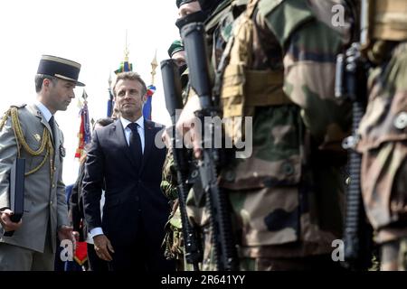 Le président de la république, Emmanuel Macron assiste à une cérémonie en hommage aux 177 membres français du Commando Kieffer lors de la cérémonie de tradition en mémoire du débarquement des commandos marine français à Colleville-Montgomery, France, le 6 juin 2023. French President Emmanuel Macron during a ceremony in tribute to the 177 French members of the 'Commando Kieffer' Fusiliers Marins commando unit who took part in the Normandy landings, as part of the 79th anniversary of the World War II 'D-Day' Normandy landings, in Colleville-Montgomery, Normandy, France, on June 6, 2023. Photo by Stock Photo