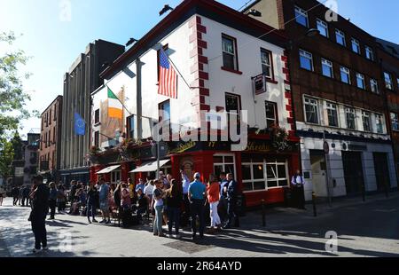 Irish crowed socializing and drinking beers outside Sheehans Pub on Chatham street in Dublin, Ireland. Stock Photo