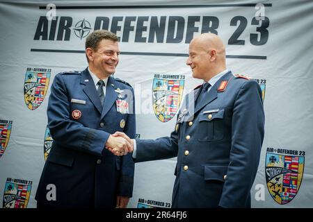 07 June 2023, Berlin: Michael A. Loh (l), Lieutenant General and ...