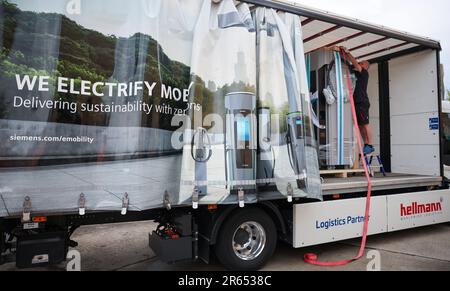 Leipzig, Germany. 07th June, 2023. The 1000th 'Sicharge D' fast-charging column for e-cars manufactured by Siemens in Leipzig is loaded onto a truck. So far, the Superchargers have been delivered to customers in 38 countries. Around 200 of the 700 Siemens employees in Leipzig now work at the charging infrastructure plant. Credit: Jan Woitas/dpa/Alamy Live News Stock Photo