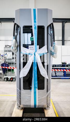 Leipzig, Germany. 07th June, 2023. The 1,000th 'Sicharge D' type fast charging station for e-cars manufactured in Leipzig is located in a Siemens production hall. So far, the Superchargers have been delivered to customers in 38 countries. Around 200 of the 700 Siemens employees in Leipzig now work at the charging infrastructure plant. Credit: Jan Woitas/dpa/Alamy Live News Stock Photo