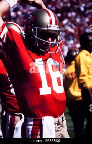 Joe Montana with Steve Young of the San Francisco 49rs during a game at  Candlestick Park in San Francisco, California 1987 Credit: Ross  Pelton/MediaPunch Stock Photo - Alamy