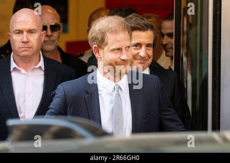 London, UK.  7 June 2023. Prince Harry leaves the Rolls Building of the High Court with his barrister David Sherborne on day 2 of his hearing.  Prince Harry has been giving evidence in his claim against the publisher of the Daily Mirror over alleged unlawful information gathering.  He is suing Mirror Group Newspapers for damages, claiming journalists used methods such as phone hacking and gaining information by deception, and the use of private investigators for unlawful activities.  Credit: Stephen Chung / Alamy Live News Stock Photo