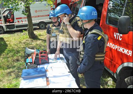 ZAPORIZHZHIA, UKRAINE -JUNE 7, 2023 - Employees of the State Emergency Service of Ukraine set up the headquarters to assist affected citizens during t Stock Photo