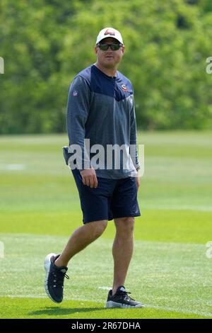 Chicago Bears offensive coordinator Luke G , left, talks to