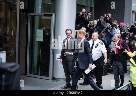 London, UK. 07th June, 2023. London, England, UK - June 7, 2023: The press gathers outside the Royal Courts of Justice, Britain's High Court, in central London on June 7, 2023 during Prince Harry's, Duke of Sussex, court trial. Credit: Loredana Sangiuliano Credit: SOPA Images Limited/Alamy Live News Stock Photo