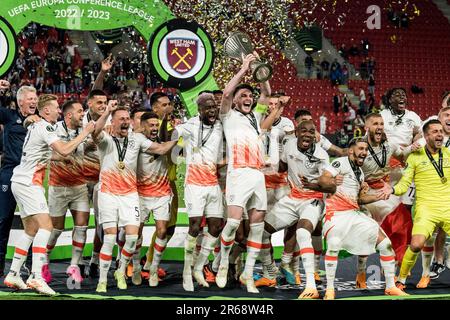 Prague, Czech Republic. 07th June, 2023. Captain Declan Rice of West Ham United can raise the trophy as the winner of the UEFA Europa Conference League final between Fiorentina v West Ham United at Eden Arena in Prague. Credit: Gonzales Photo/Alamy Live News Stock Photo