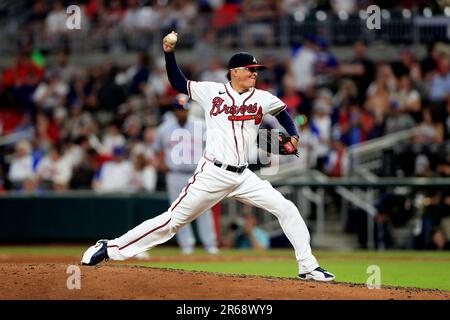 Atlanta Braves relief pitcher Jesse Chavez (60) works from the