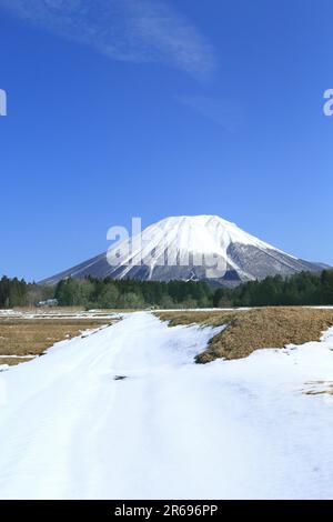 Snowy landscape of Daisen Stock Photo - Alamy