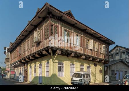 Old house on Pune street, Camp, Pune, Maharashtra Stock Photo - Alamy