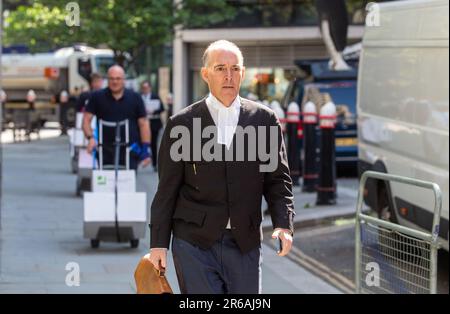 London, England, UK. 8th June, 2023. Lawyer for the defence ANDREW GREEN is seen outside High Court as the phone hacking trial against Mirror Group Newspapers (MGN) continues. A number of high-profile figures have brought claims against MGN over alleged unlawful information gathering at its titles. (Credit Image: © Tayfun Salci/ZUMA Press Wire) EDITORIAL USAGE ONLY! Not for Commercial USAGE! Stock Photo