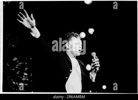 Mick Hucknall of Simply Red  playing live at Cardiff International Arena CIA in Cardiff on 24 April 2000. Photograph: Rob Watkins Stock Photo