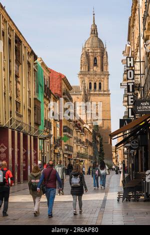 Rua Mayor, view south along the Rua Mayor, the main thoroughfare leading to the Cathedral and University district in Salamanca, Spain Stock Photo