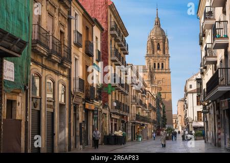 Rua Mayor, view south along the Rua Mayor, the main thoroughfare leading to the Cathedral and University district in Salamanca, Spain Stock Photo