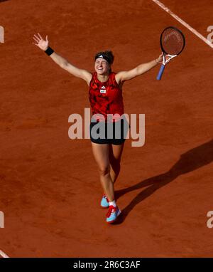 Paris, France. 08th June, 2023. Tennis: Grand Slam/WTA Tour - French Open, singles, women, semifinals. Sabalenka (Belarus) - Muchova (Czech Republic). Karolina Muchova cheers. Credit: Frank Molter/dpa/Alamy Live News Stock Photo