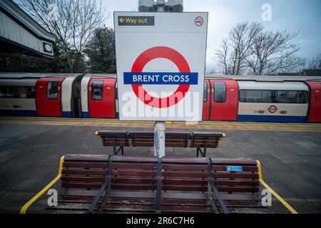 LONDON- MARCH, 2023: Brent Cross Underground logo on platform, Northern Line tube station Stock Photo