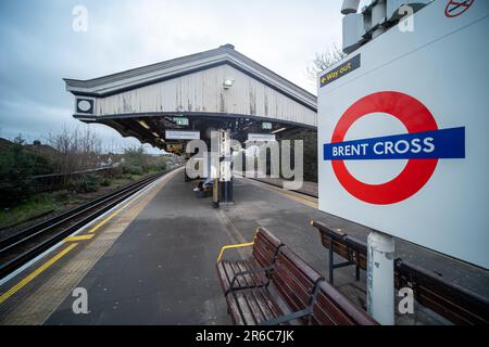 LONDON- MARCH, 2023: Brent Cross Underground logo on platform, Northern Line tube station Stock Photo